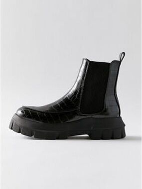 Urban Outfitters Eden Chelsea Boot - Women's Stylish Platform Ankle Boot